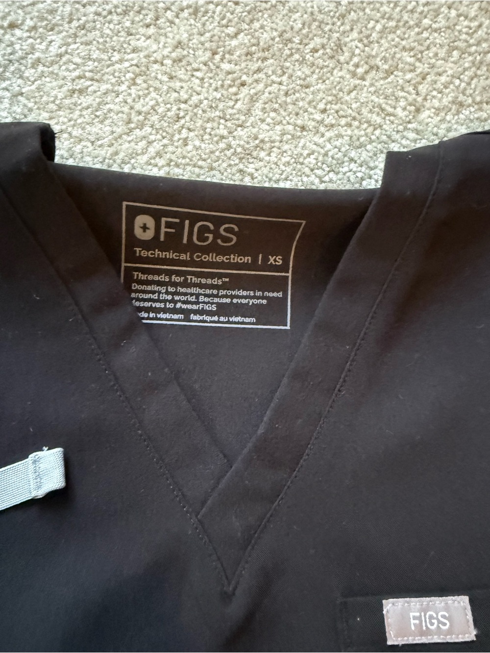 FIGS Black Scrub Top & Pants Set - Picture 2 of 3